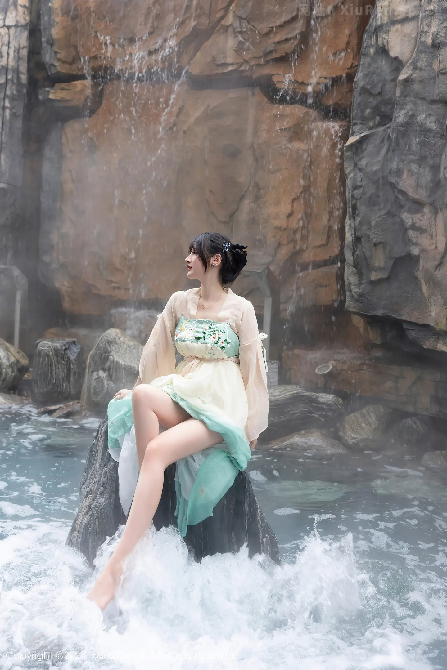 图片[5]-[XiuRen秀人网]VOL.8128 模特诗诗kiki浴室场景性感古装情趣服饰秀丰腴有致身材诱惑写真82P-秀人网官方网站